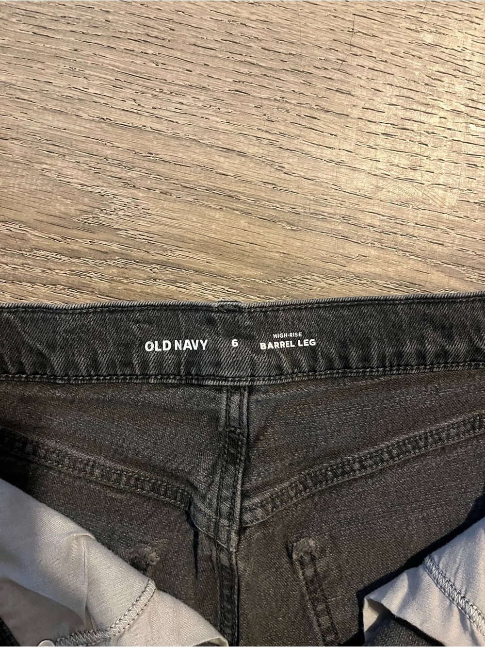 Old Navy Black High-Rise Barrel Leg Jeans size 6 - Picture 2 of 4